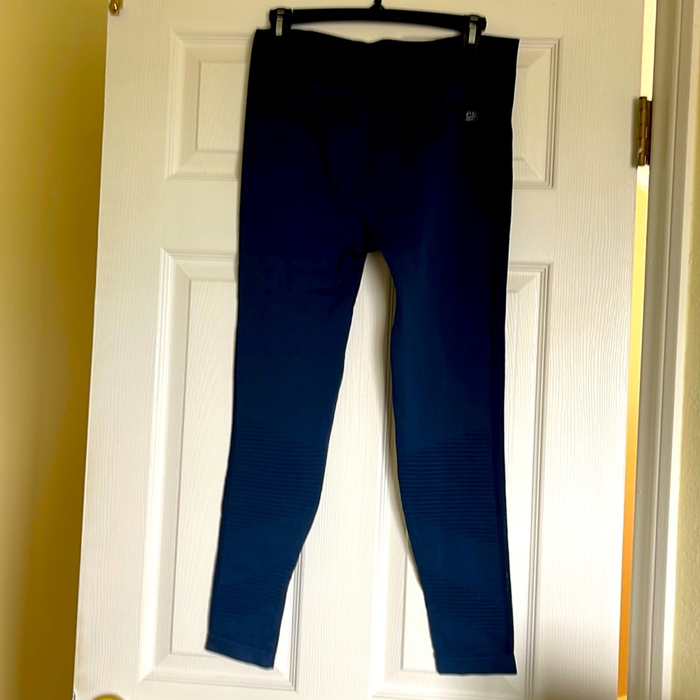12.💝SALE 3 for $20💝C@C California HighRise Navy Blue Patterned Leggings Size L